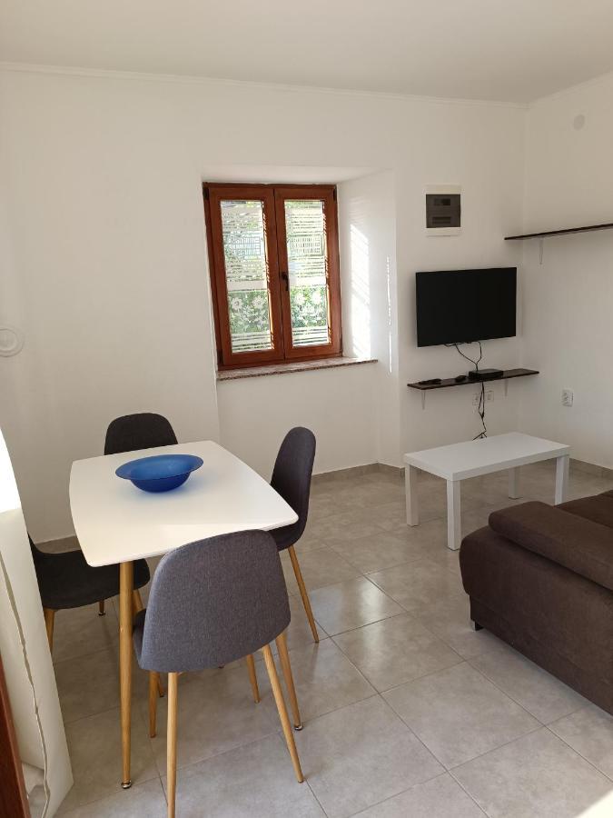 Valentino Appartement Senj  Buitenkant foto